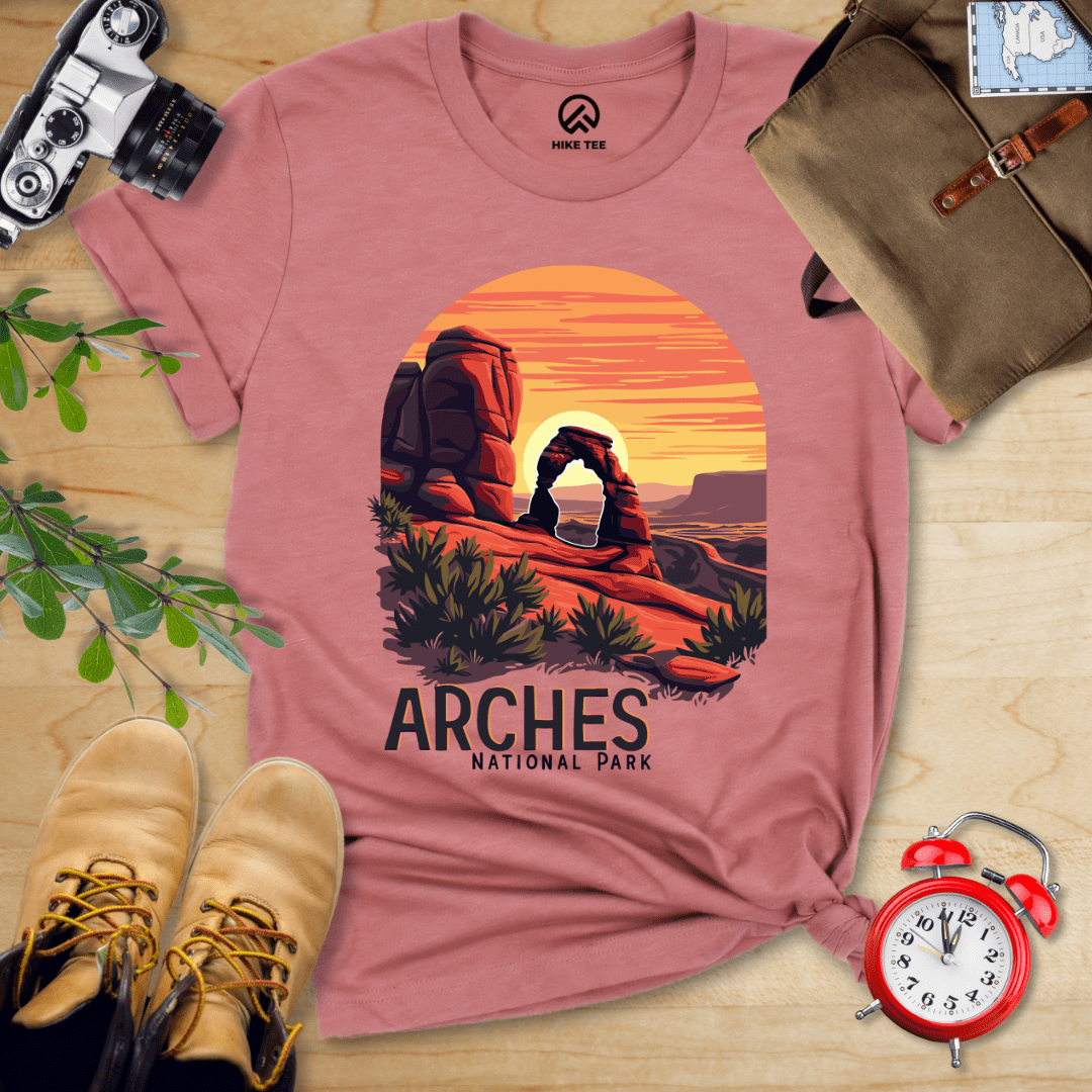 Hike Tee T-Shirt Heather Mauve / S Arches National Park Shirt