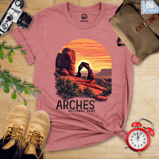 Hike Tee T-Shirt Heather Mauve / S Arches National Park Shirt