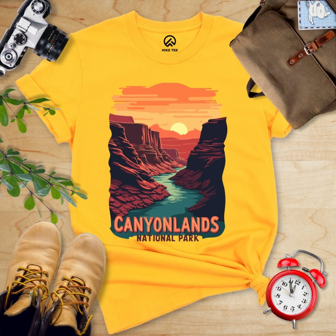 Hike Tee T-Shirt Gold / S Canyonlands National Park Shirt