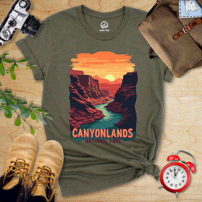 Hike Tee T-Shirt Military Green / S Canyonlands National Park Shirt