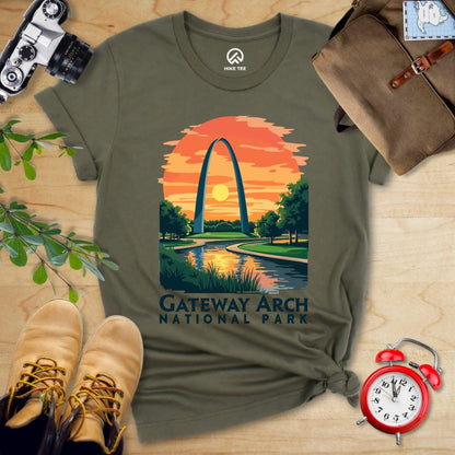 Hike Tee T-Shirt Military Green / S Gateway Arch National Park Shirt